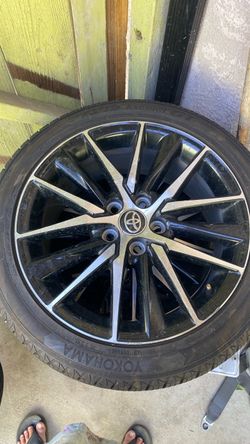 Toyota Camry tires 2023