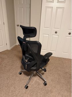 Ergonomic Office Chair with Headrest