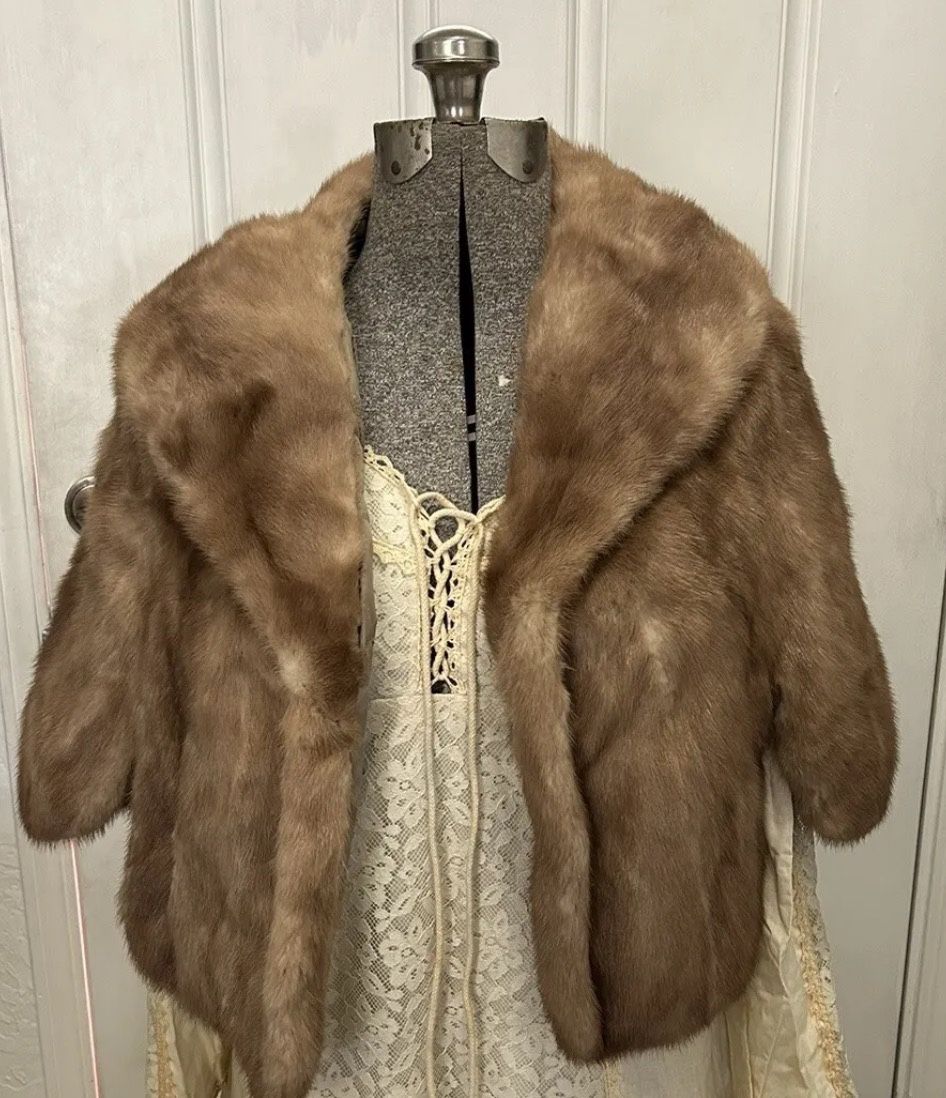 Coxs Fort Worth Vintage Mink Fur Cape Collar Shawl. Good condition