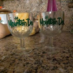 Vintage 1970s Glass Mountain Dew /Mtn Dew Beer Glasses Goblets Set Of Two Collectable 