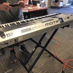 Motif 8 Keyboard 88 Key With Stand 