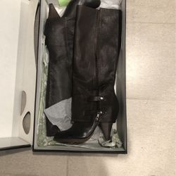  Brand new Woman Leather brown boots, size 8