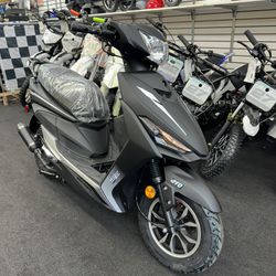 Brand New Razor Se 210 200cc Gas Scooter 