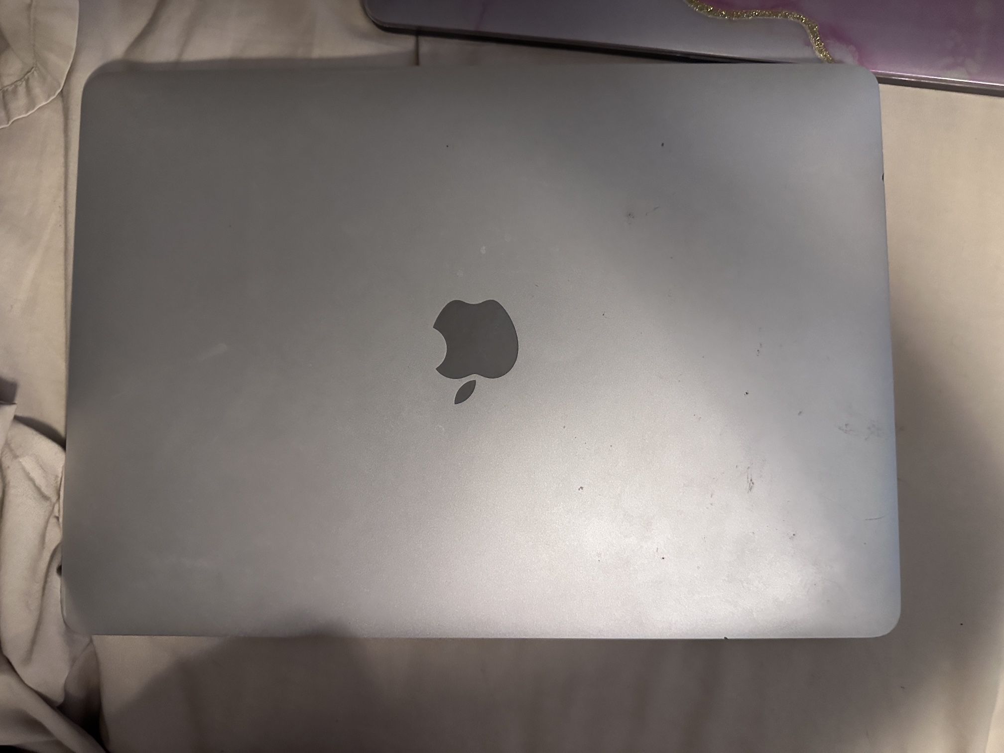 Apple MacBook Pro 2019 – For Parts/Repair – Good Screen – Doesn’t Power On