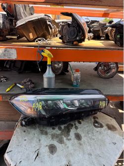 Honda CIVIC RIGHT USED OEM HEADLIGHT (2022-2025)