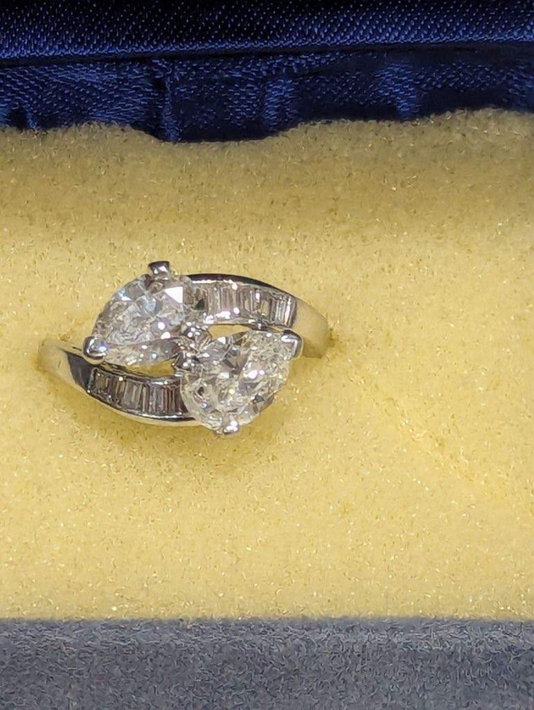 Lady's Platinum (Stamped) and Diamond Ring
