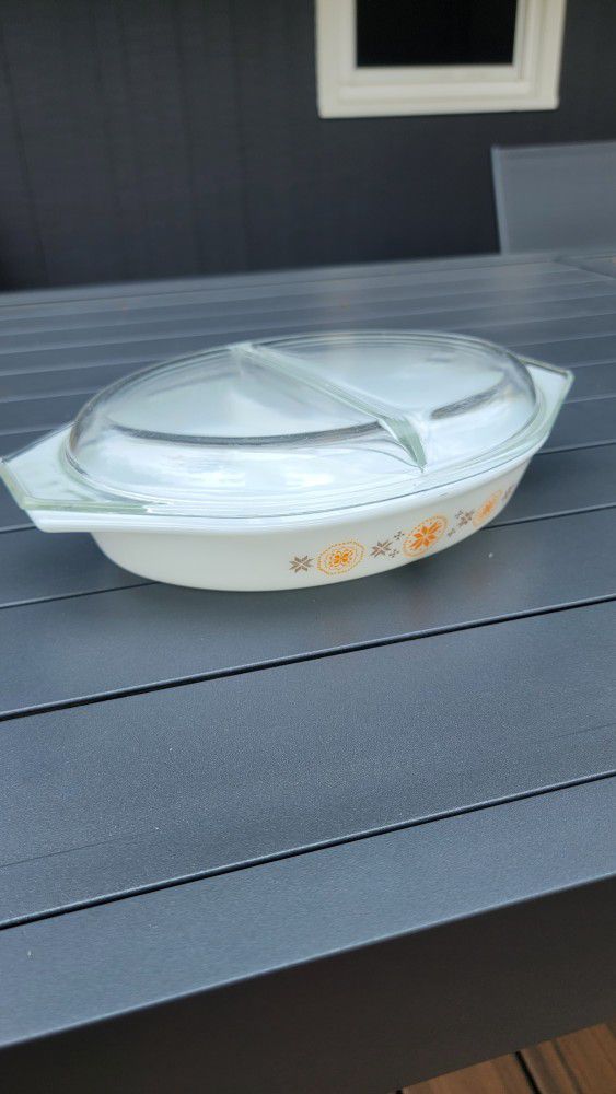 VINTAGE PYREX Town and country divided dish with glass topper
