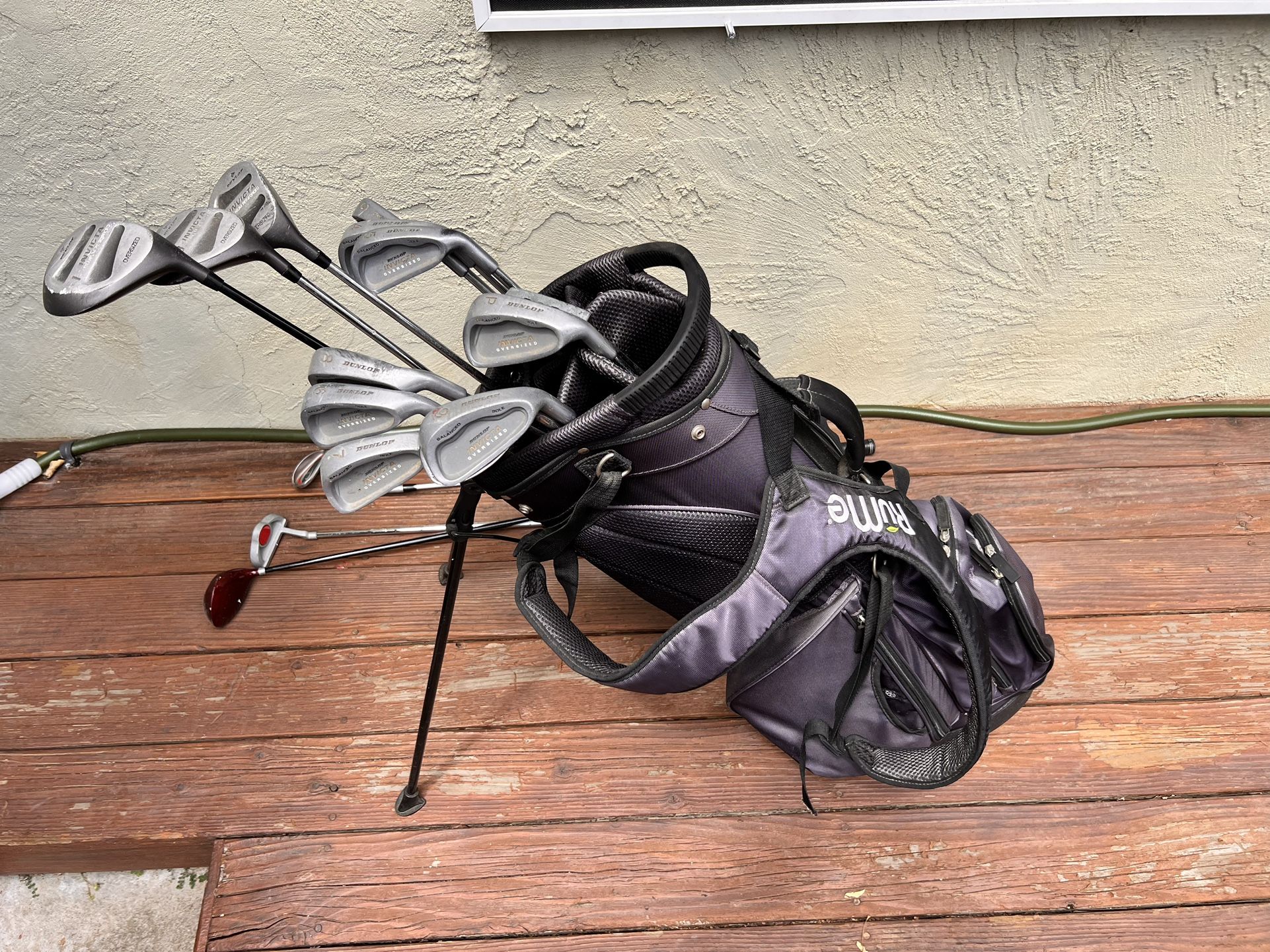 Dunlop Golf club set with bag $40