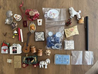 Various Tiny Dollhouse Items 