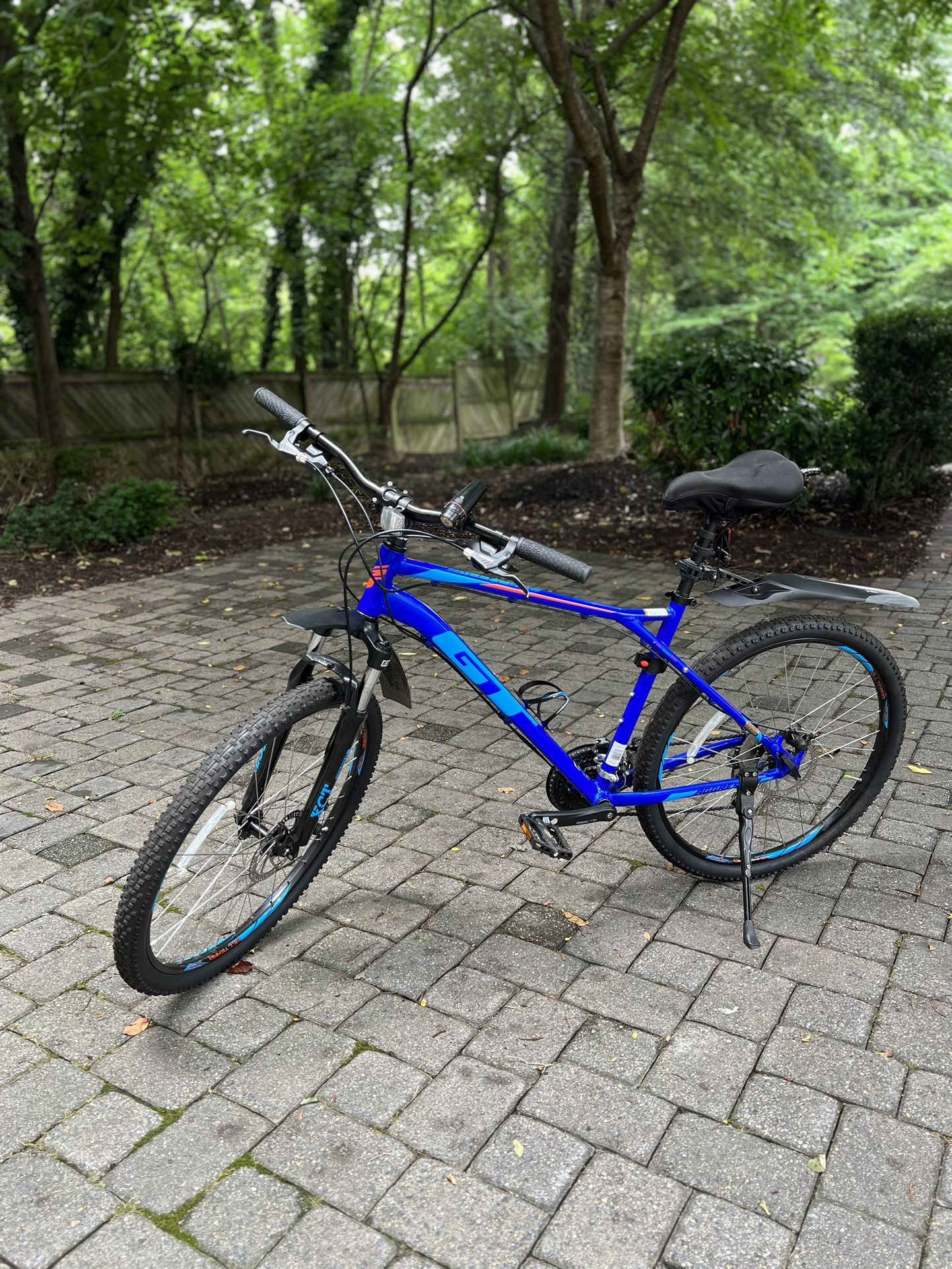 GT Adult Aggressor Pro Mountain Bike + Accessories