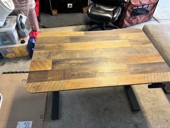 Electronic desk