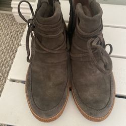 Woman’s Ugg Boots Size 6