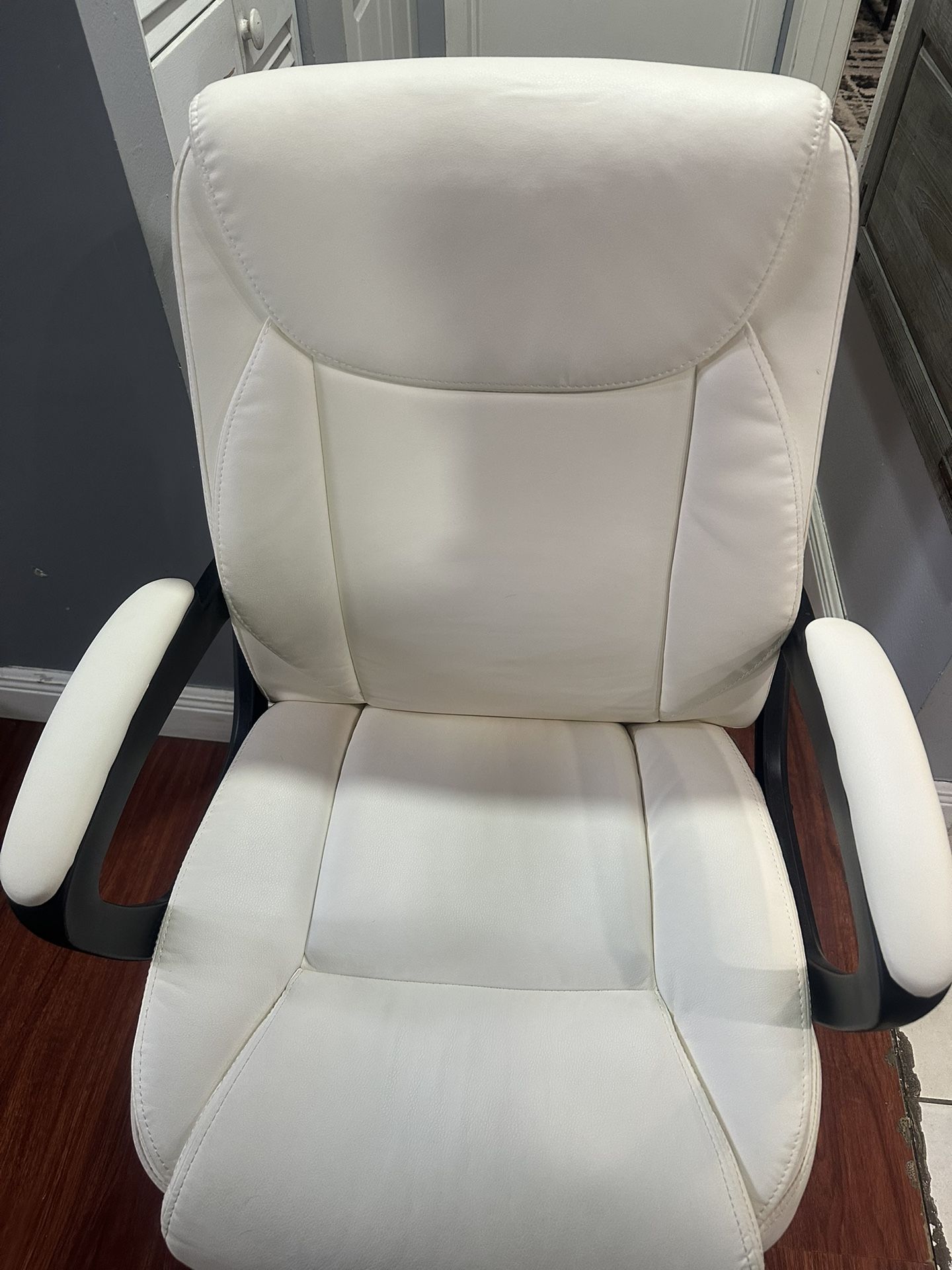 Desk Chair. SILLA DE ESCRITORIO.