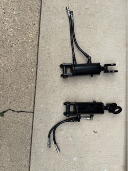 Tilt cylinder assembly