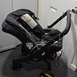 Doona Car Seat Stroller Midnight Edition 