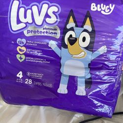LUVS SIZE 4 DIAPERS NEW  BLUEY 