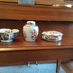 Wall Plaque  Jar And 2 Bowls,bowl  made in Japan 