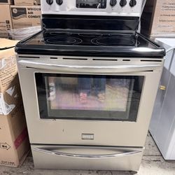 ELECTRIC FRIGIDAIRE STOVE 30 INCH USED GOOD CONDITION 60 DAYS WARRANTY 