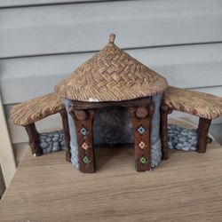 Vtg Large Size ATLANTIC MOLD Ceramic stable with light inside