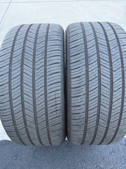 Pair of Kumho tires 255/40/19 75%