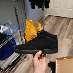 Nike Court VISION Size 9