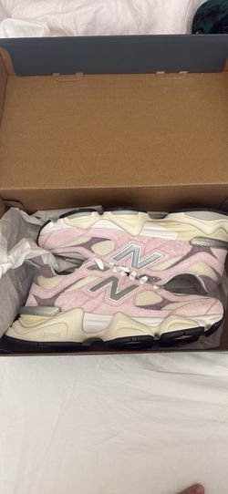 New Balance Womans 9060 Shoes