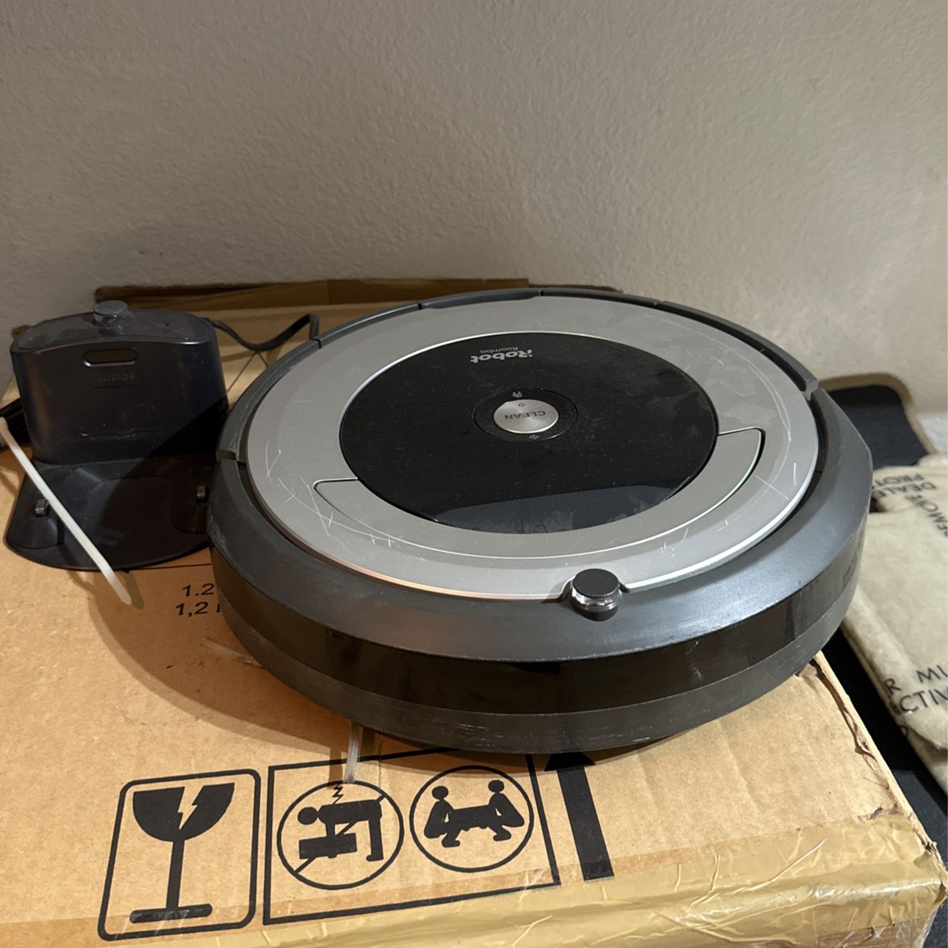 Roomba Vacuum 