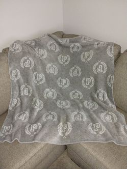 VICTORIA'S SECRET PINK 50 X 60 GRAY WHITE CRESCENT LOGO SHERPA BLANKET THROW
