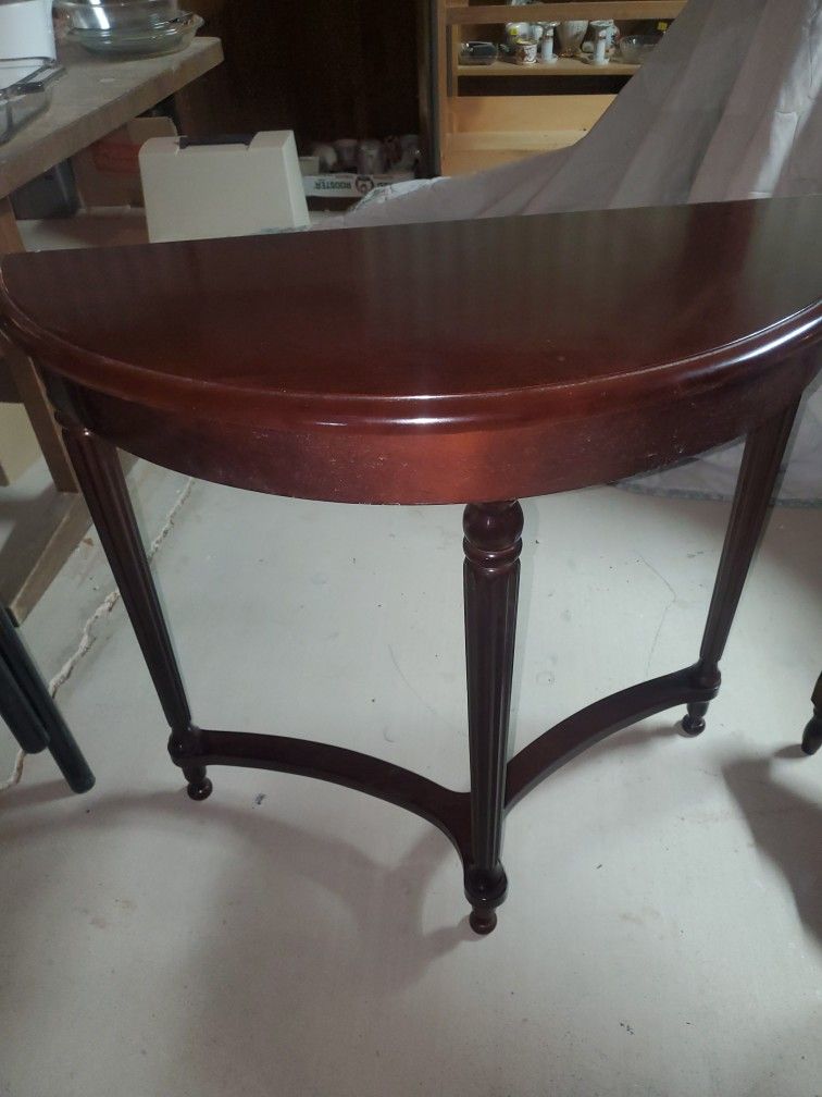 Beautiful Vintage Bombay Half-moon Accent Entry Table
