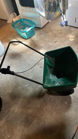 Fertilizer spreader
