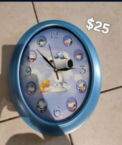 Snoopy wall clock