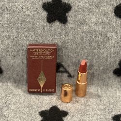 Charlotte Tilbury matte revolution lipstick 1.1g