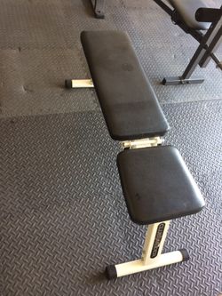 Adjustable weight bench