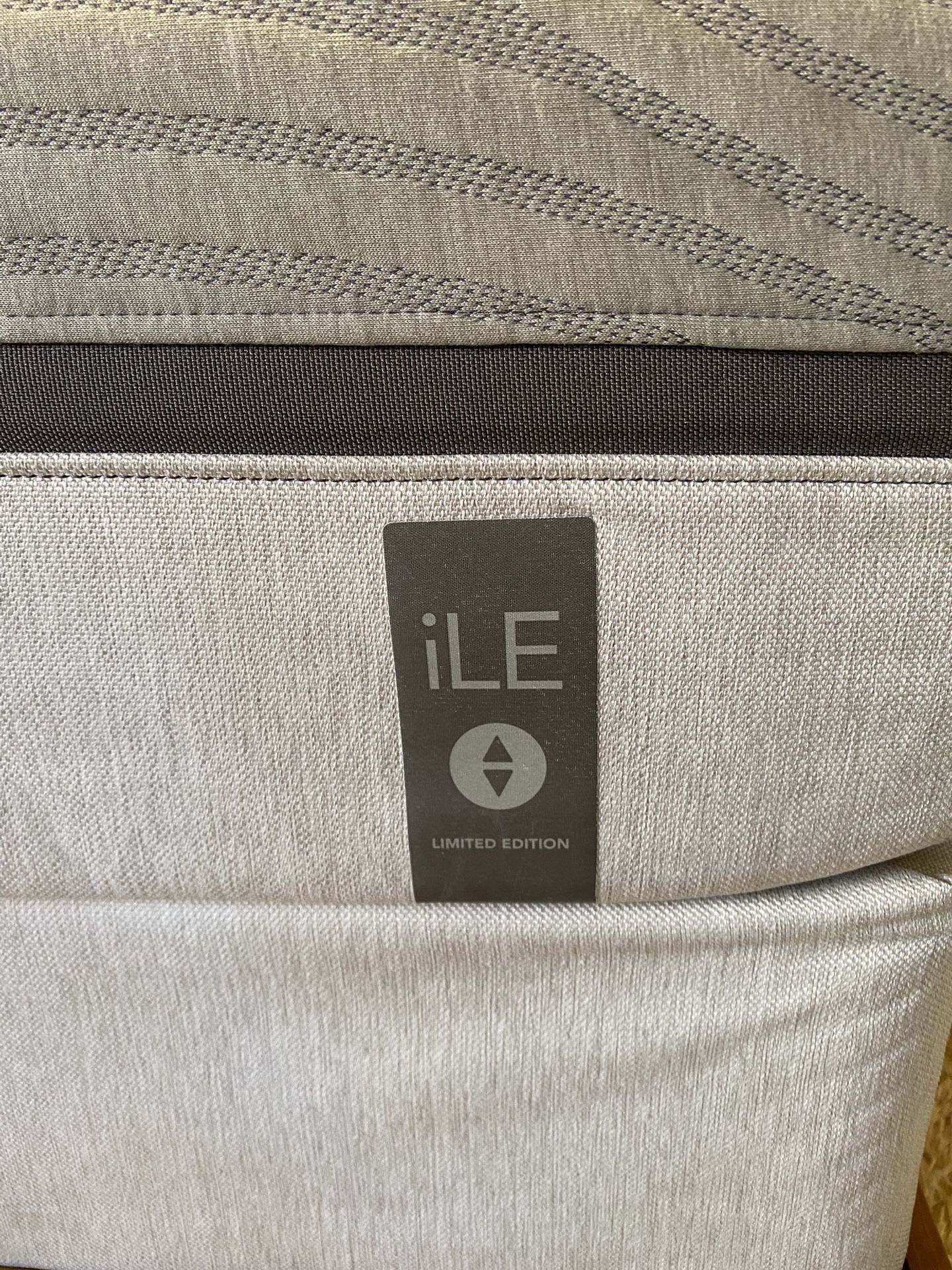 iLE Sleep Number Queen Bed/Box Spring/Frame/Remote for Sale in La Mesa