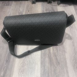 Michael Kors Messenger Bag