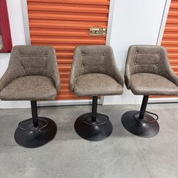 Juego de juego de 3 sillas para barra usadas en buenas condiciones