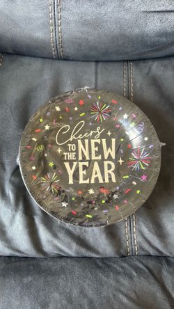 New Sealed Hobby Lobby Cheers To The New Year 16 Piece Paper Plates