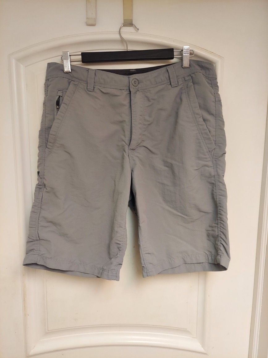 MEN'S OUTDOOR LIFE PALE BLUE CARGO SHORTS SIZE 34" WAIST OVERALL LENGHT IS 21"