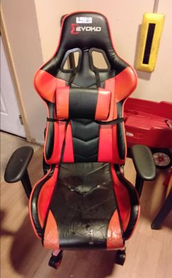 Devoko High-Back Ergonomic Gaming Chair (Red & Black)Selling a comfortable Devoko racing-style gaming chair