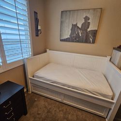 Day Bed With Mattress