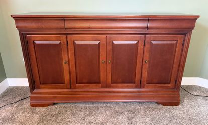 Buffet manufactured by Thomasville