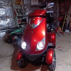 Ewheels 750 Red Adult Scooter  Wot=25mph