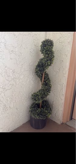 Artificial Spiral Topiary Tree in Pot