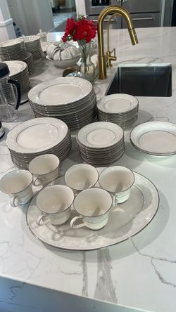 Noritake dinner set