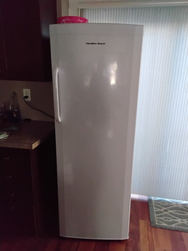 Hamilton Beach Stand Up Freezer