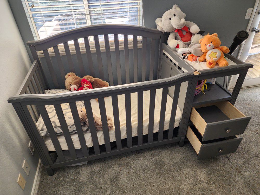 Baby Crib (Barrly Used)