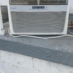 General Electric Heater/Air Conditioner 