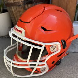 Riddell Speedflex Helmet  Youth Large in good condition