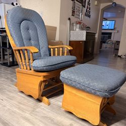 Wooden Rocking Chair 