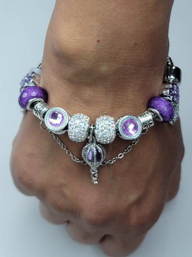Absolutely Gorgeous silvertone & Purple Charm bracelet. New